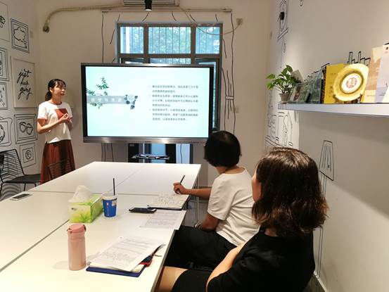 图片包含 墙壁, 人员, 室内, 男士

已生成极高可信度的说明